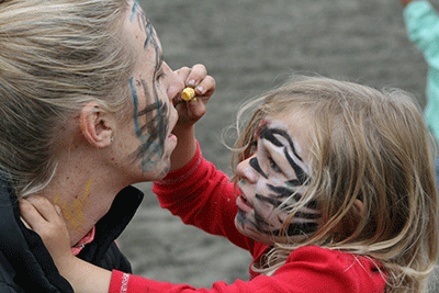 Face painting, it is a family affair